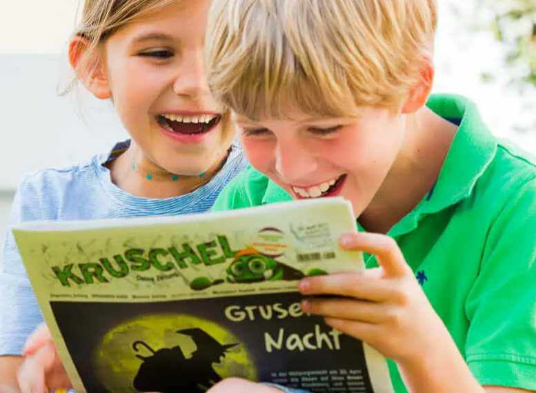 Kruschel erklärt Kindern die Tafel