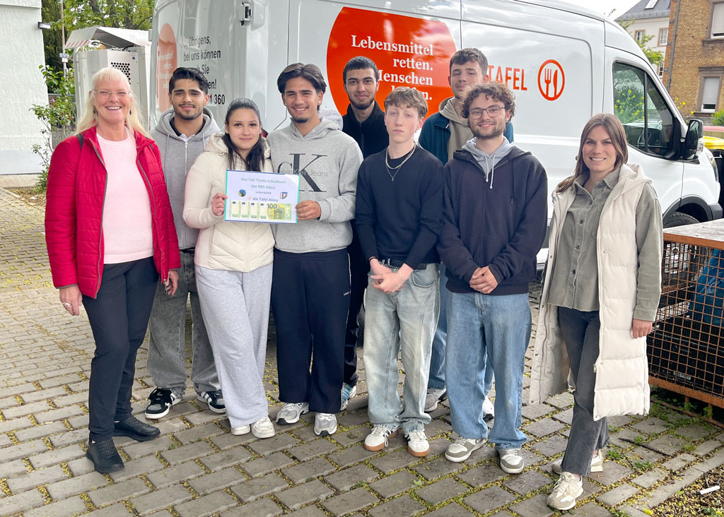 Du betrachtest gerade Fairtrade-Schulteam der BBS Alzey übergibt Erlös ihrer Pausenverpflegungsaktion