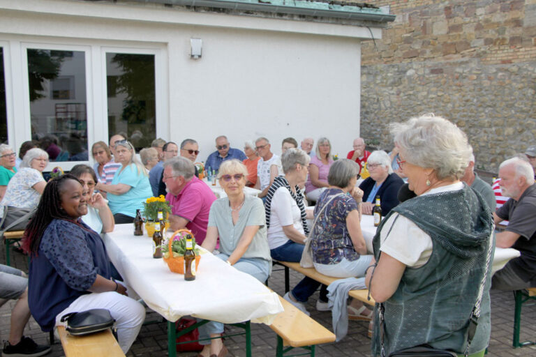 Mehr über den Artikel erfahren Sommerfest der Tafel: Dankeschön für gelebtes Ehrenamt